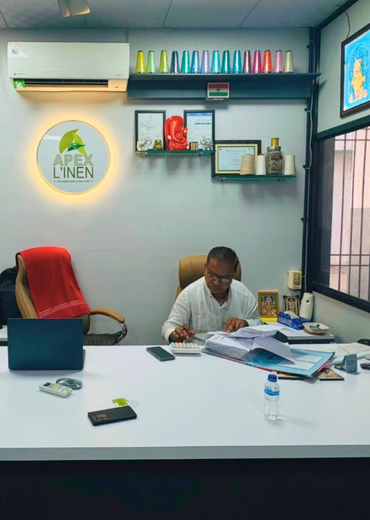 Leeweaving fabric manufacturing floor